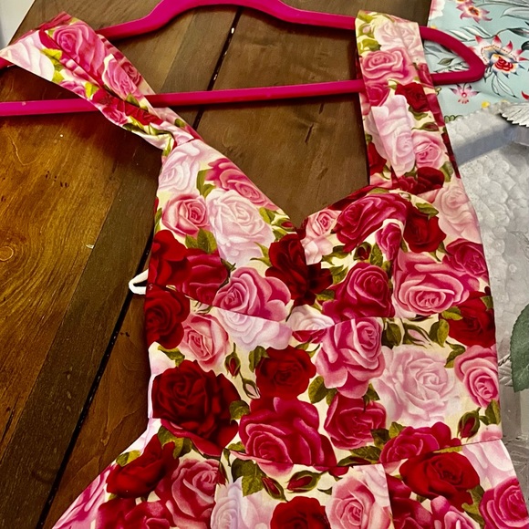 Heart of Haute Pin Up Sundress covered in Roses! - Picture 3 of 5